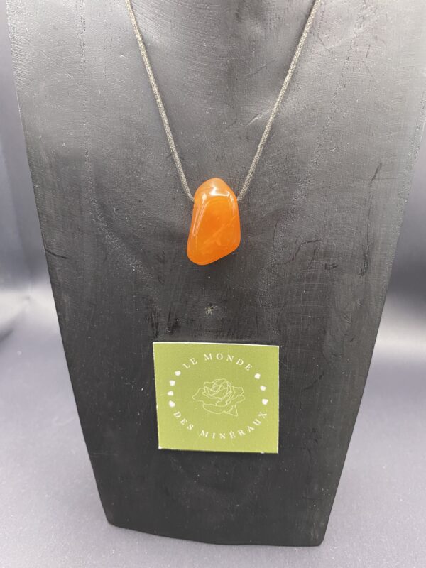 COLLIER CORNALINE PIERRE ROULEE