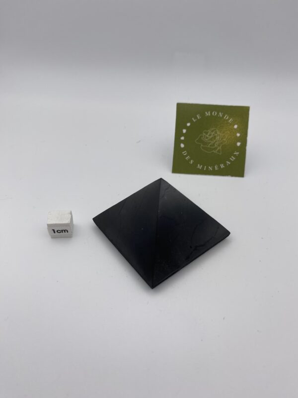 SHUNGITE PYRAMIDE 5CM