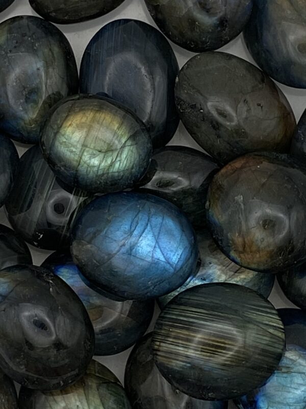 LABRADORITE PIERRE ROULEE